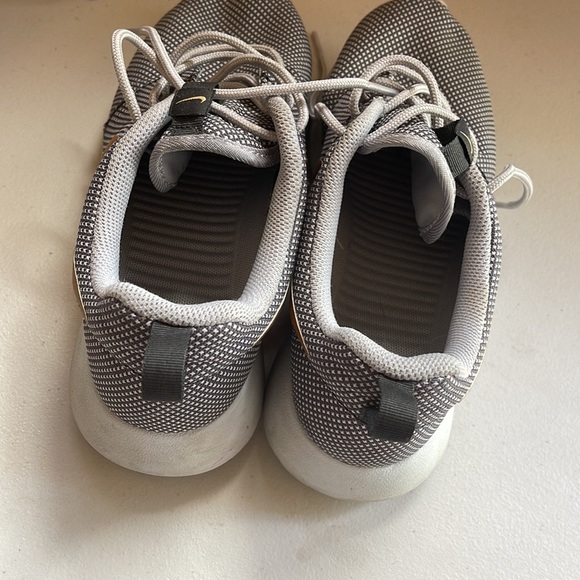 NIKE Roshe - Picture 3 of 5